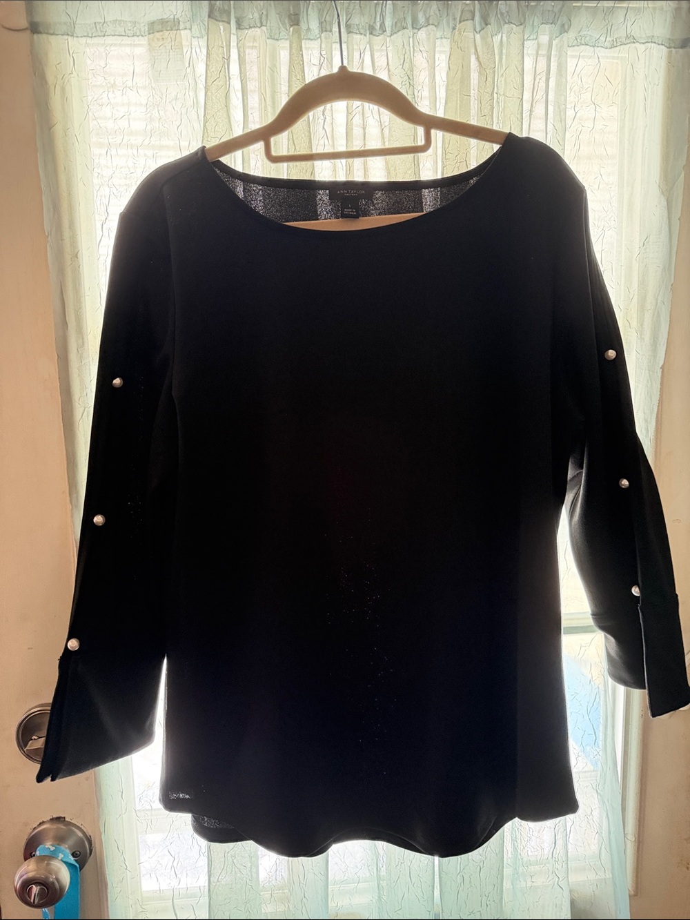 ANN TAYLOR  Women’s Black Button-Sleeve Blouse